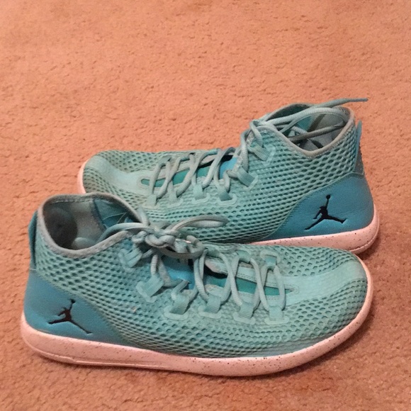 Jordan’s - Picture 1 of 3